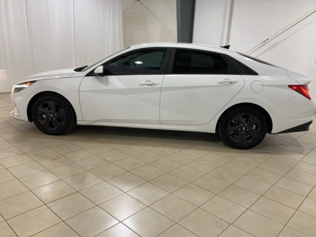 Used 2022 Hyundai Elantra Hybrid Blue Sedan