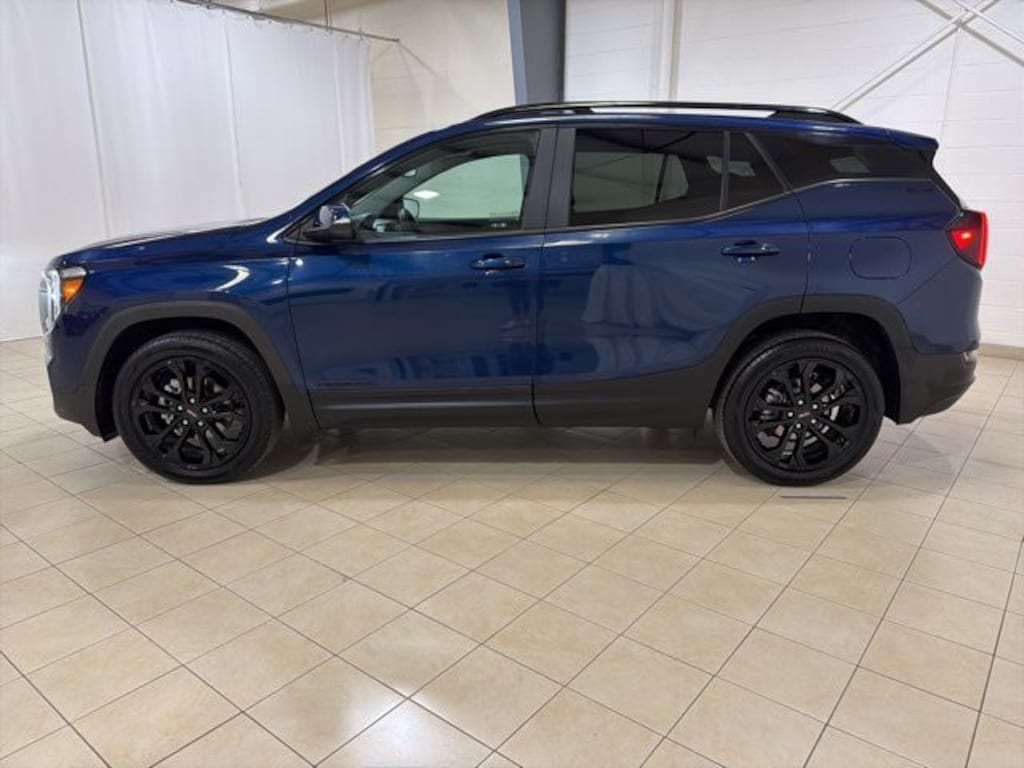 Used 2022 GMC Terrain SLE SUV