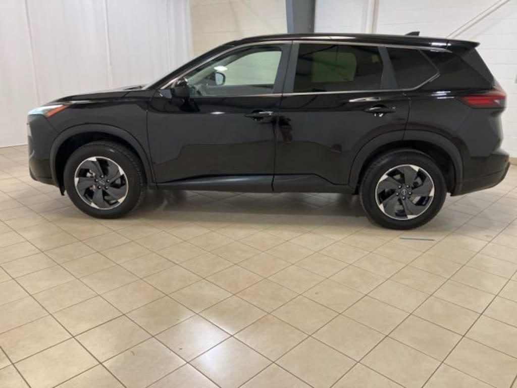 Used 2024 Nissan Rogue SV SUV