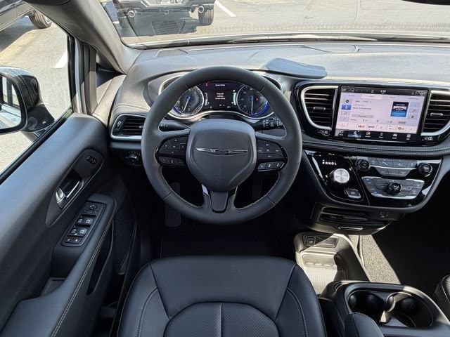 2026 Chrysler Pacifica Select - Photo 14