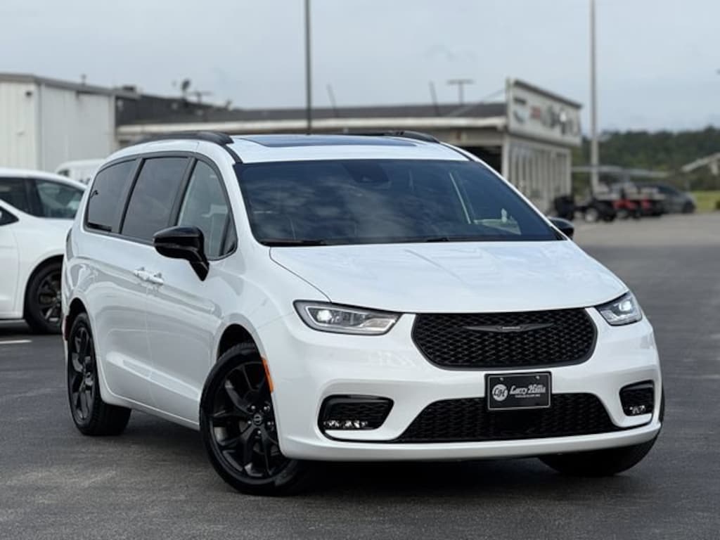 New 2026 Chrysler Pacifica Select Passenger Van