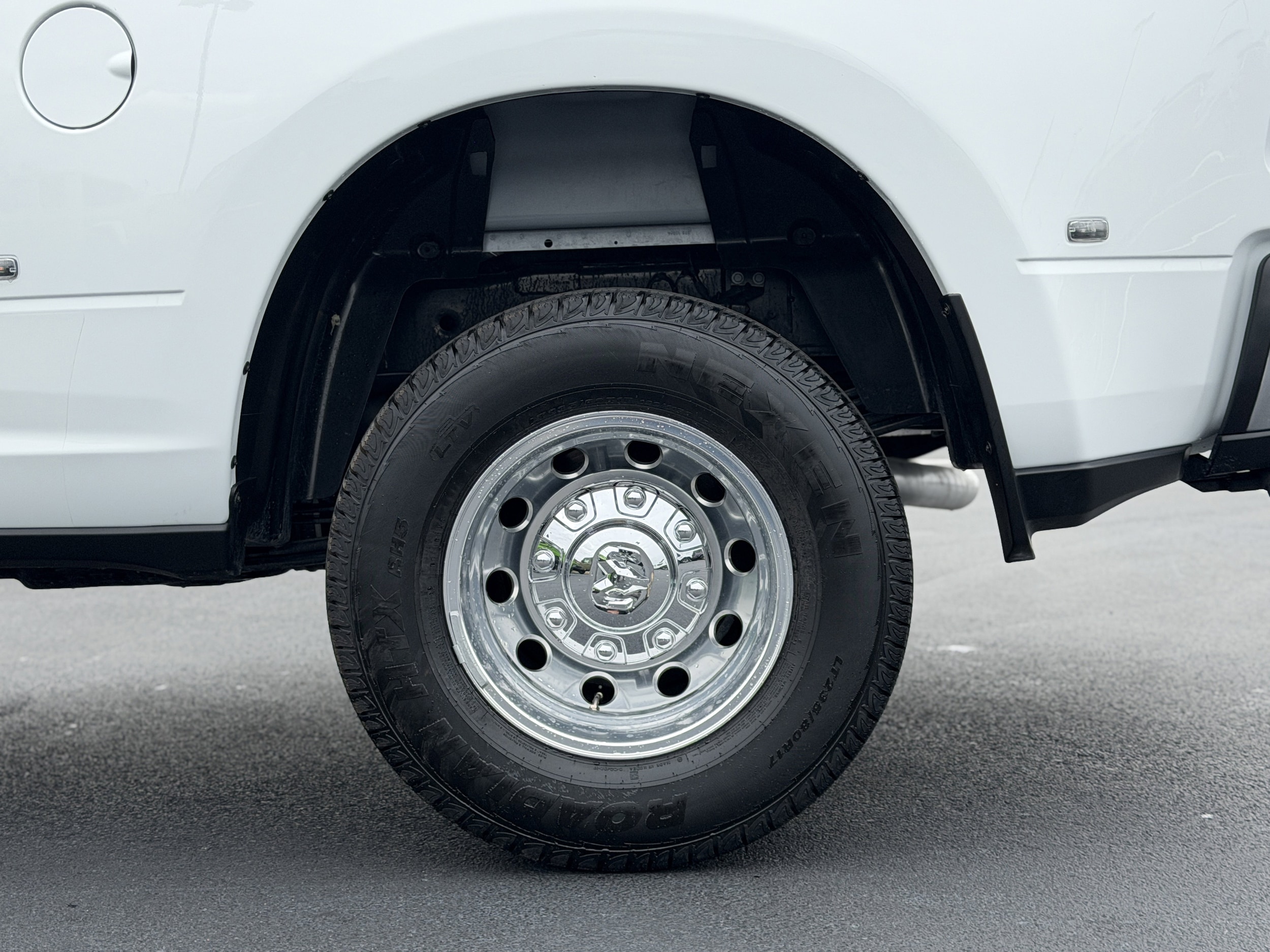 2026 RAM 3500 Laramie - Photo 9