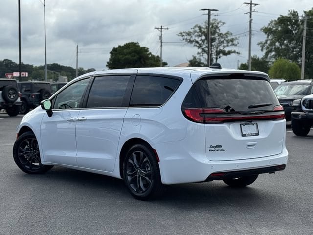 2026 Chrysler Pacifica Limited - Photo 8
