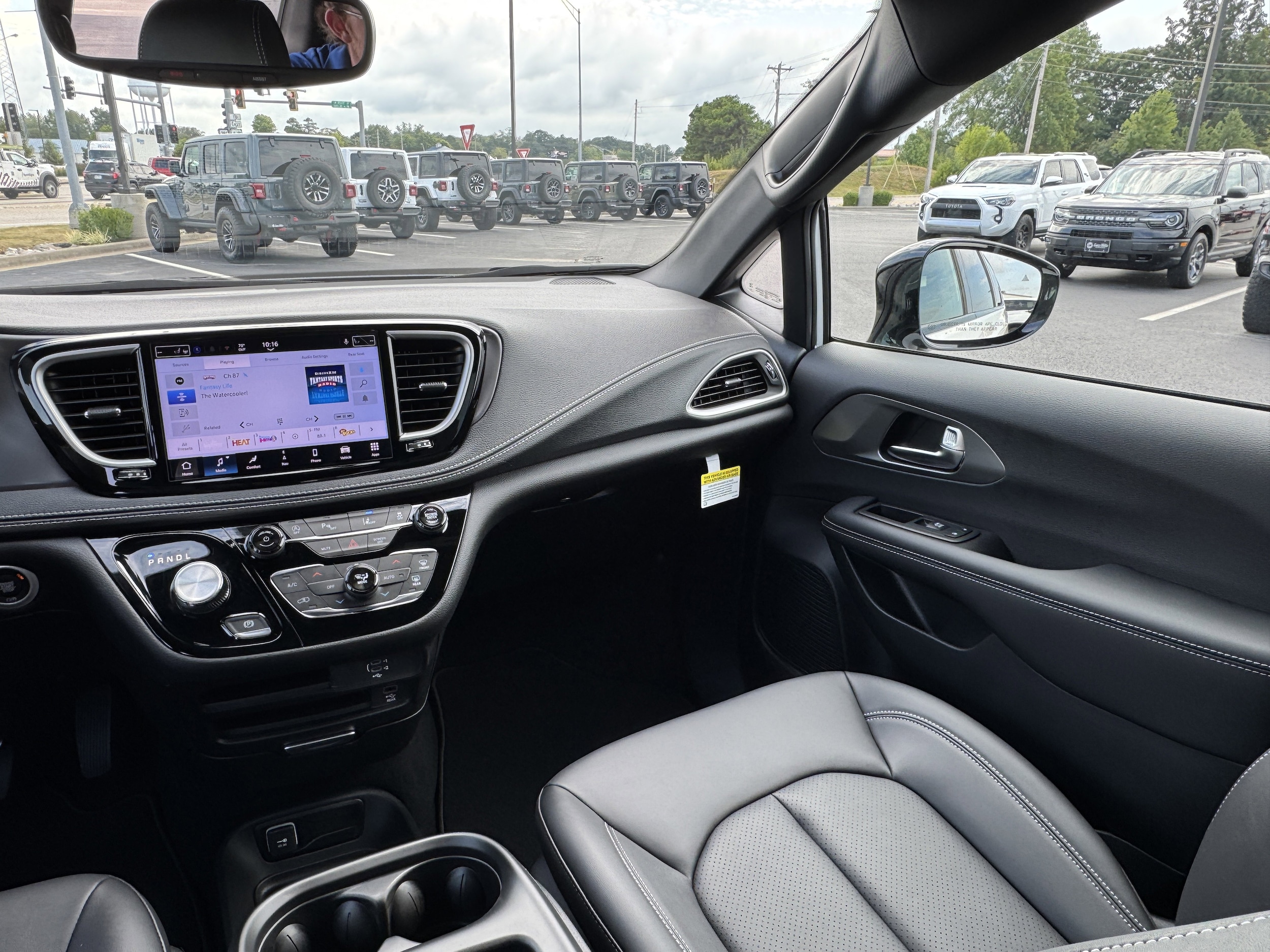 2026 Chrysler Pacifica Limited - Photo 19