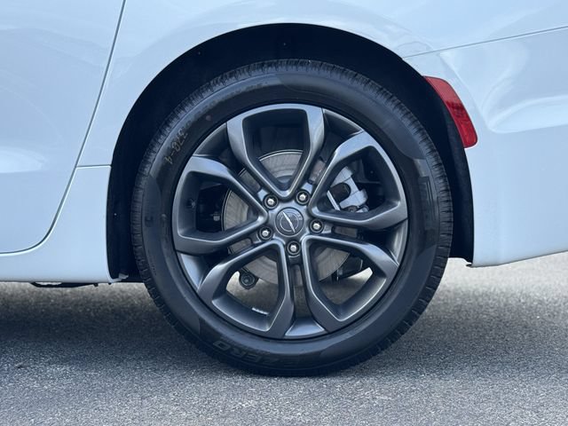 2026 Chrysler Pacifica Limited - Photo 10