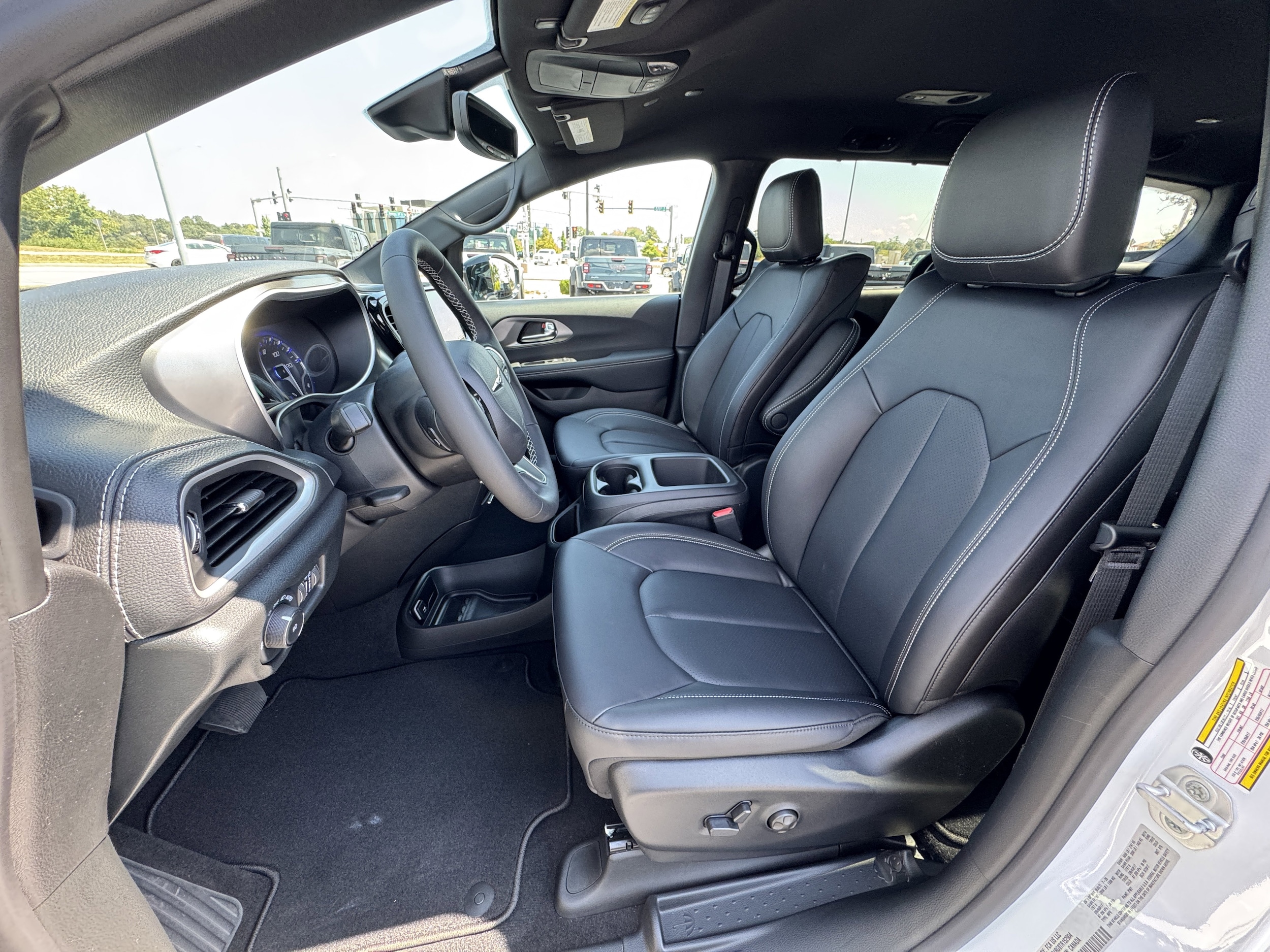 2026 Chrysler Pacifica Select - Photo 10