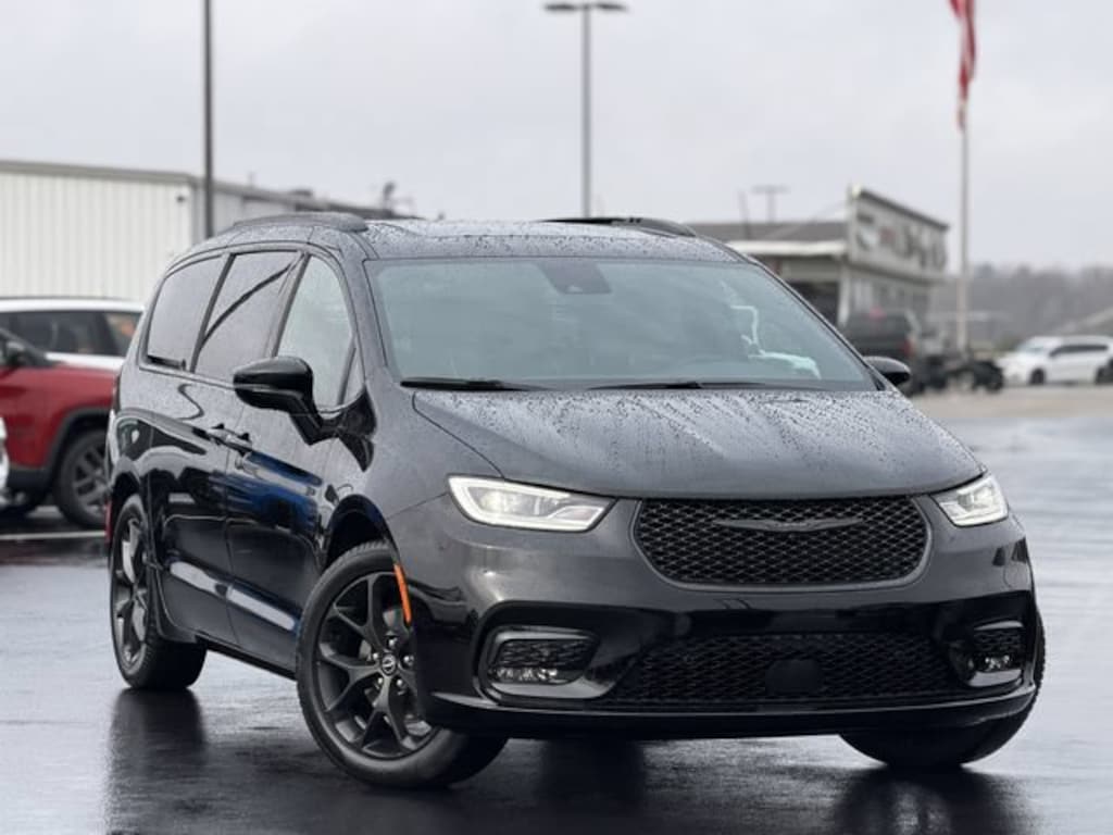 New 2026 Chrysler Pacifica Limited Passenger Van