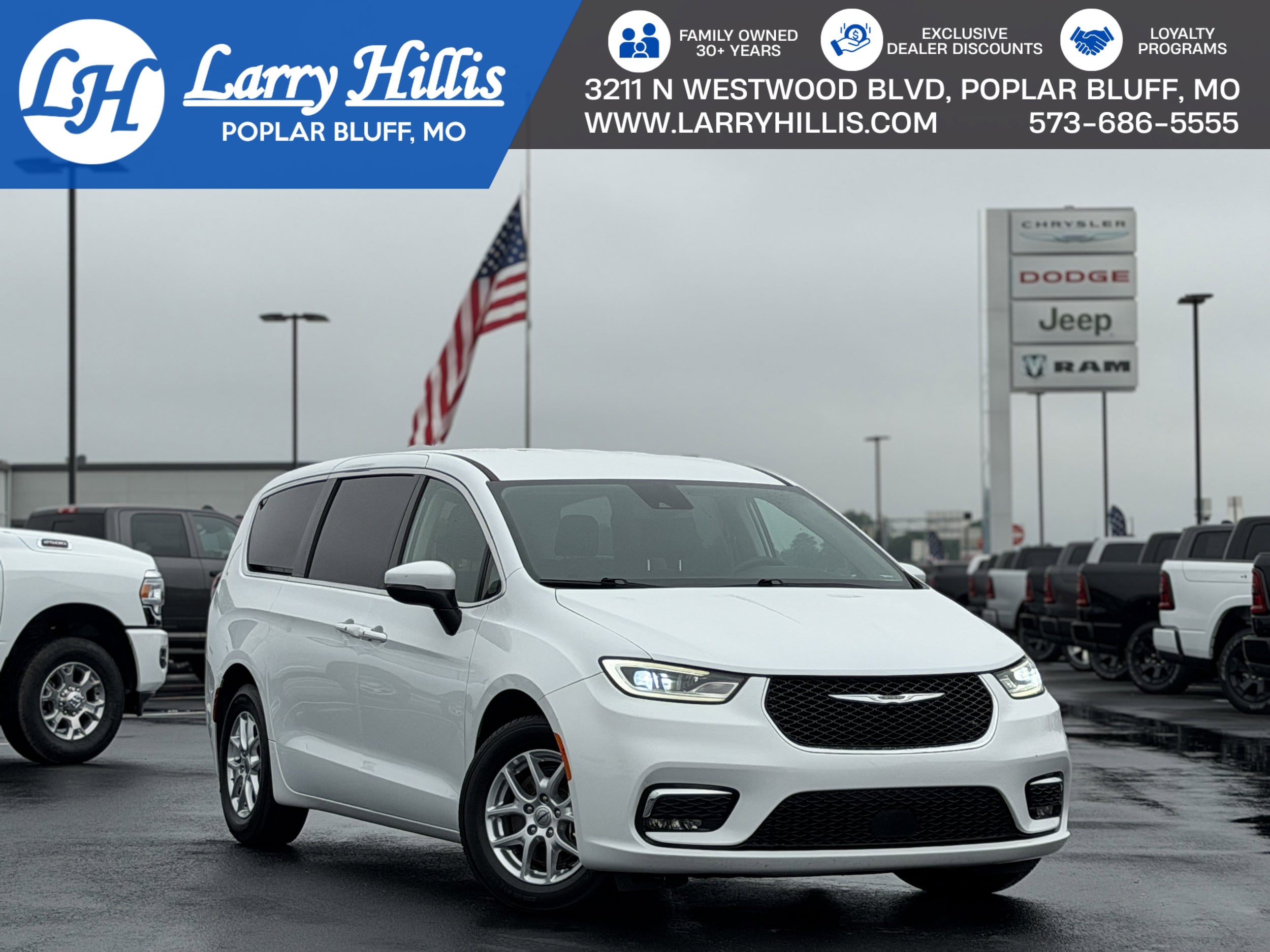 2023 Chrysler Pacifica Touring L's photo