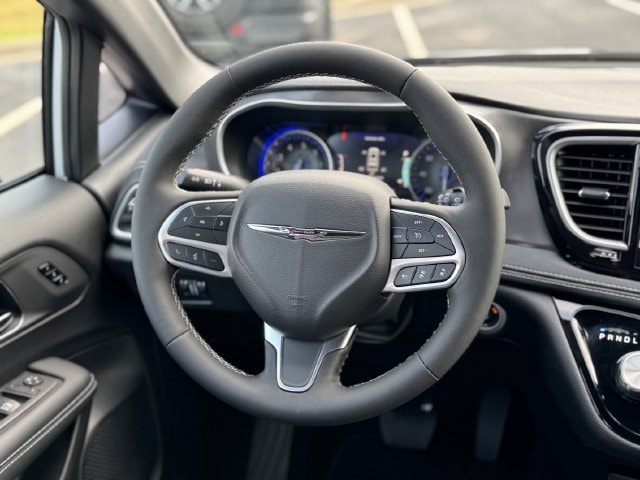 2026 Chrysler Pacifica Limited - Photo 16