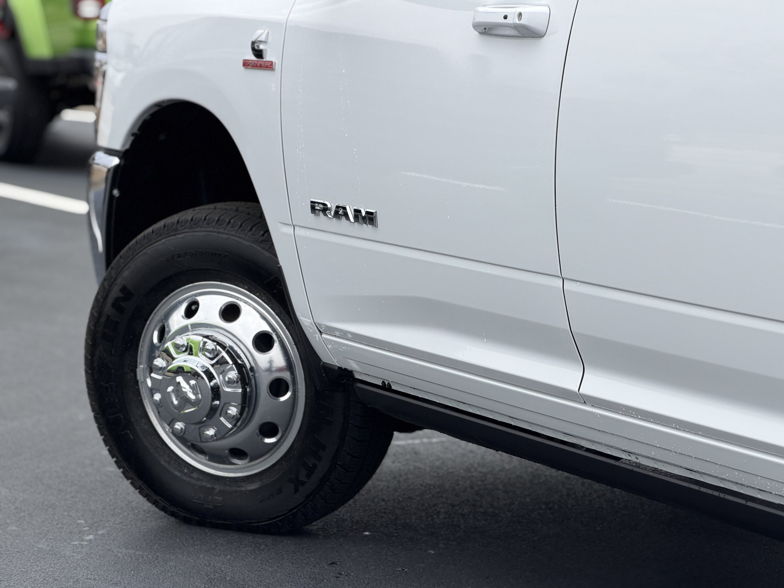 2026 RAM 3500 Laramie - Photo 8