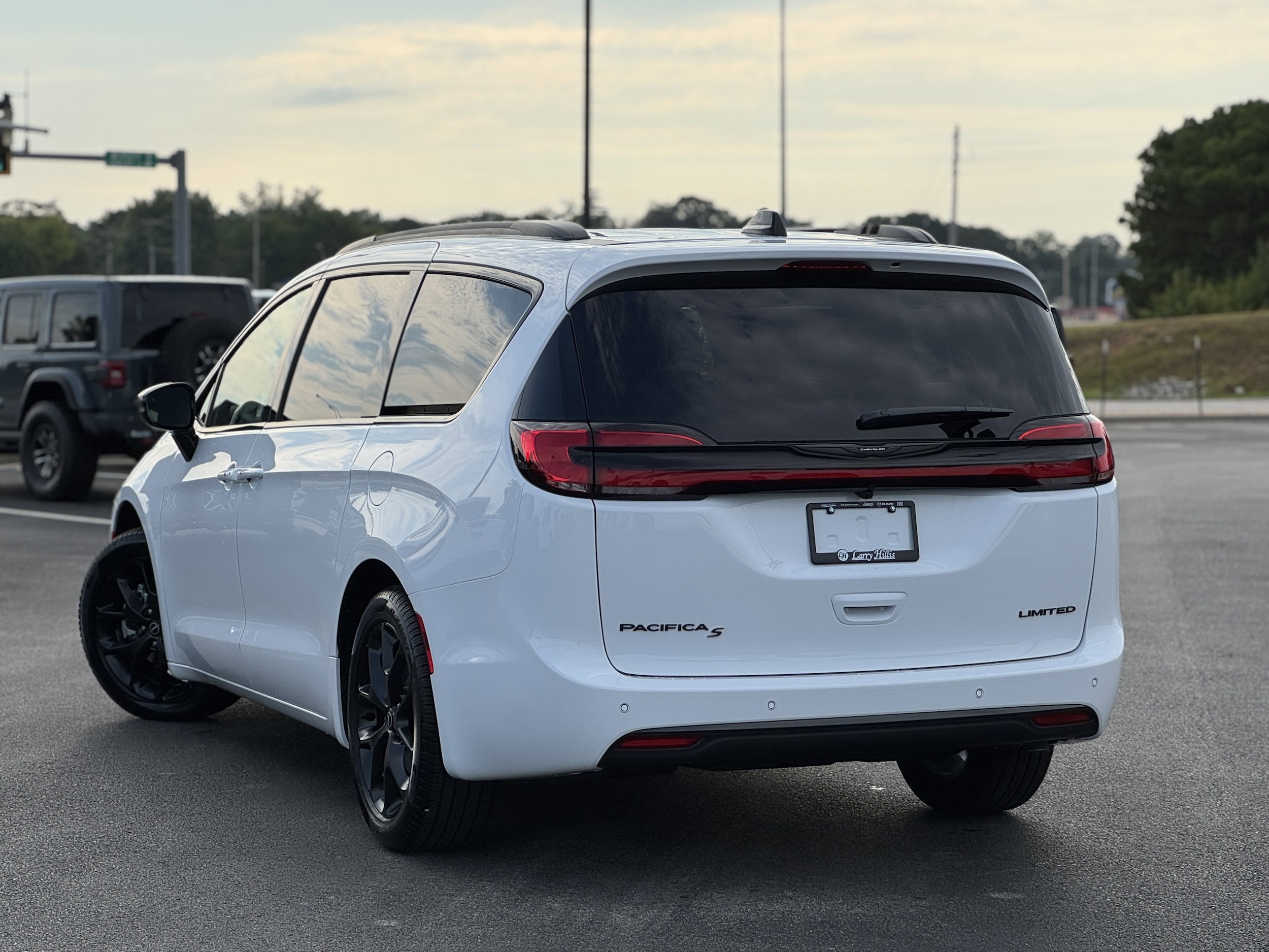 2026 Chrysler Pacifica Select - Photo 6