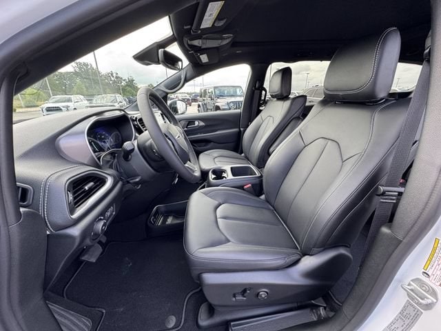 2026 Chrysler Pacifica Limited - Photo 11