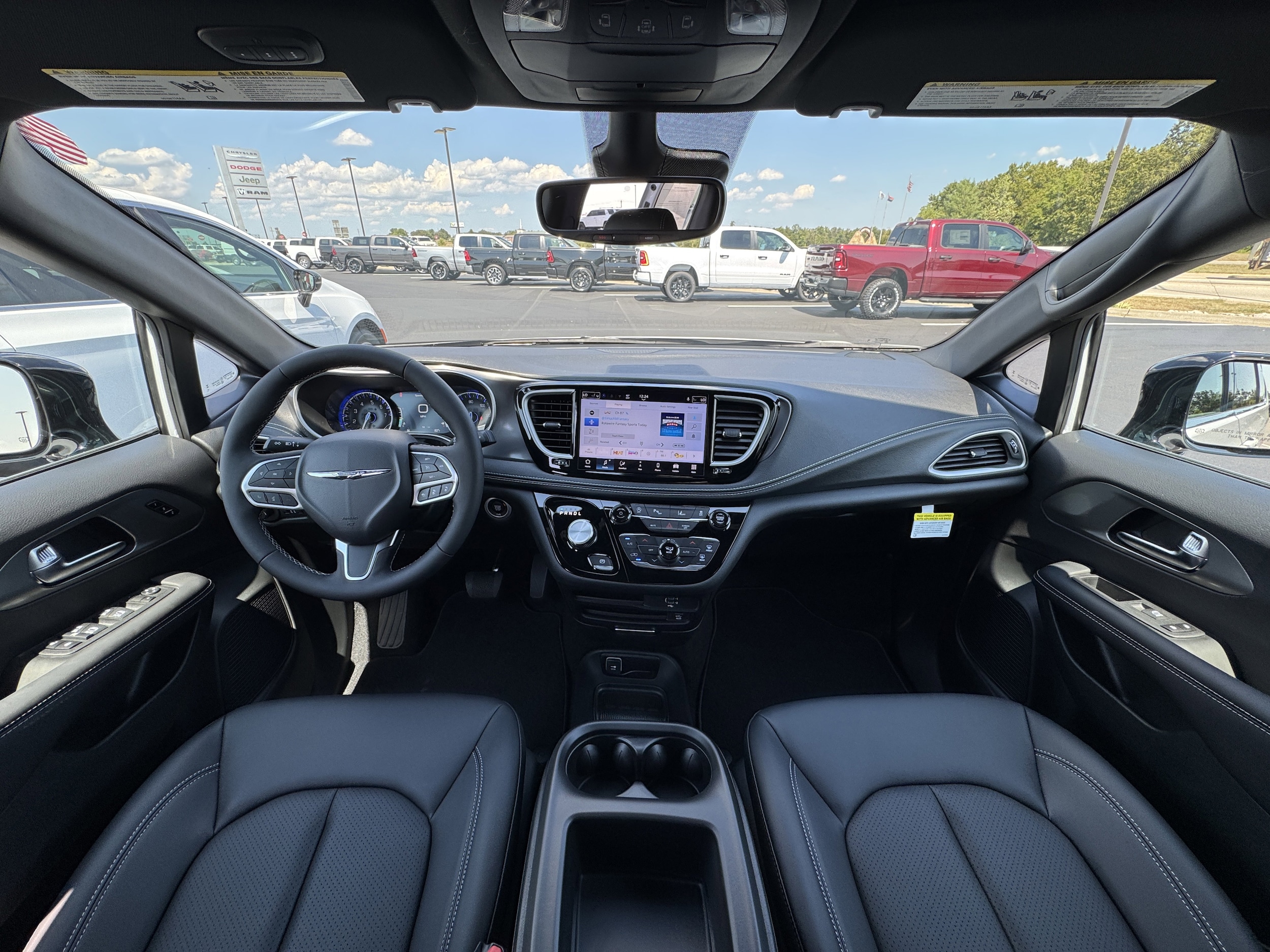 2026 Chrysler Pacifica Select - Photo 12