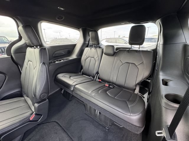 2026 Chrysler Pacifica Limited - Photo 13