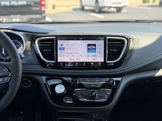 2026 Chrysler Pacifica Select - Photo 16