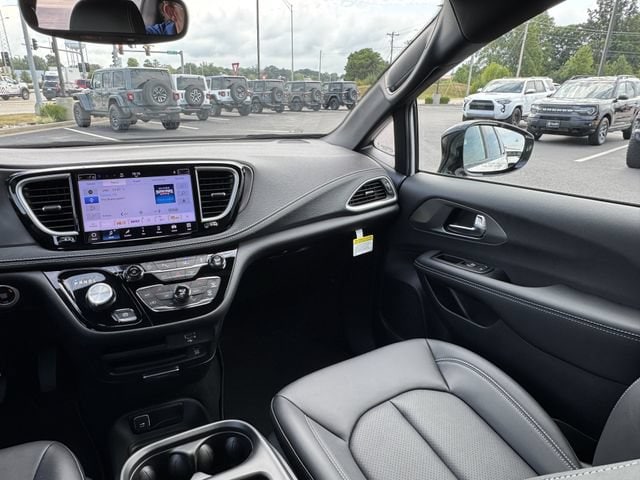 2026 Chrysler Pacifica Limited - Photo 19