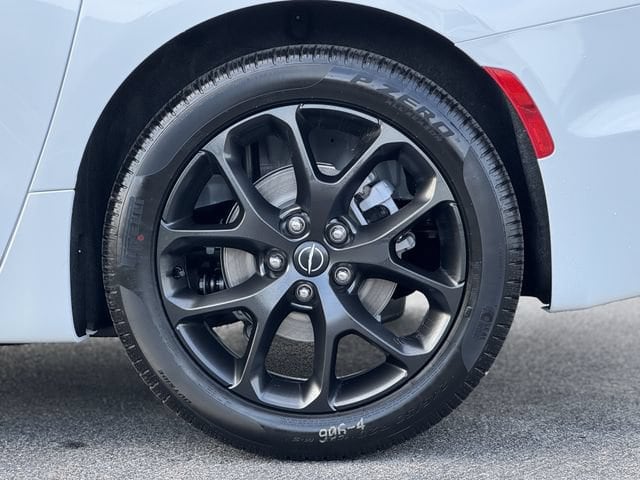 2026 Chrysler Pacifica Select - Photo 10