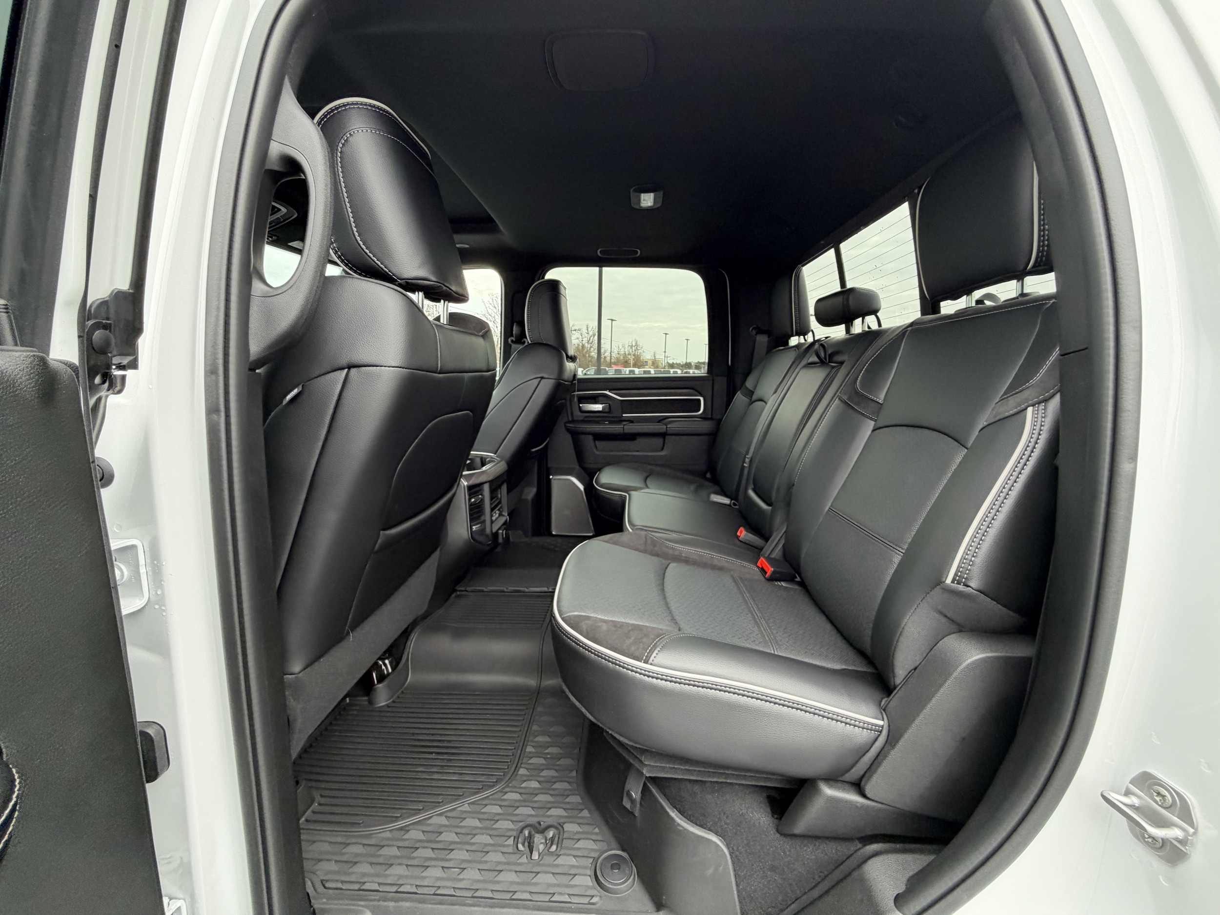 2026 RAM 3500 Laramie - Photo 11