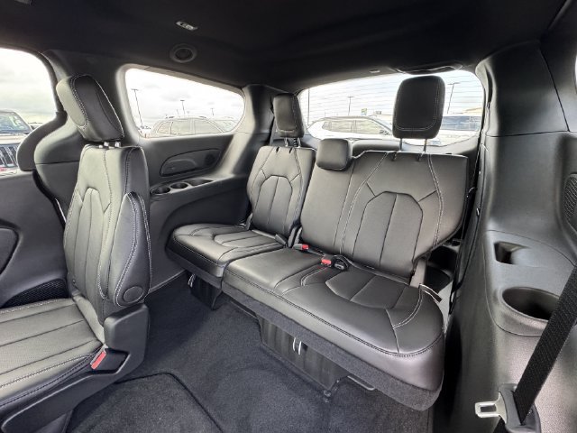 2026 Chrysler Pacifica Limited - Photo 13