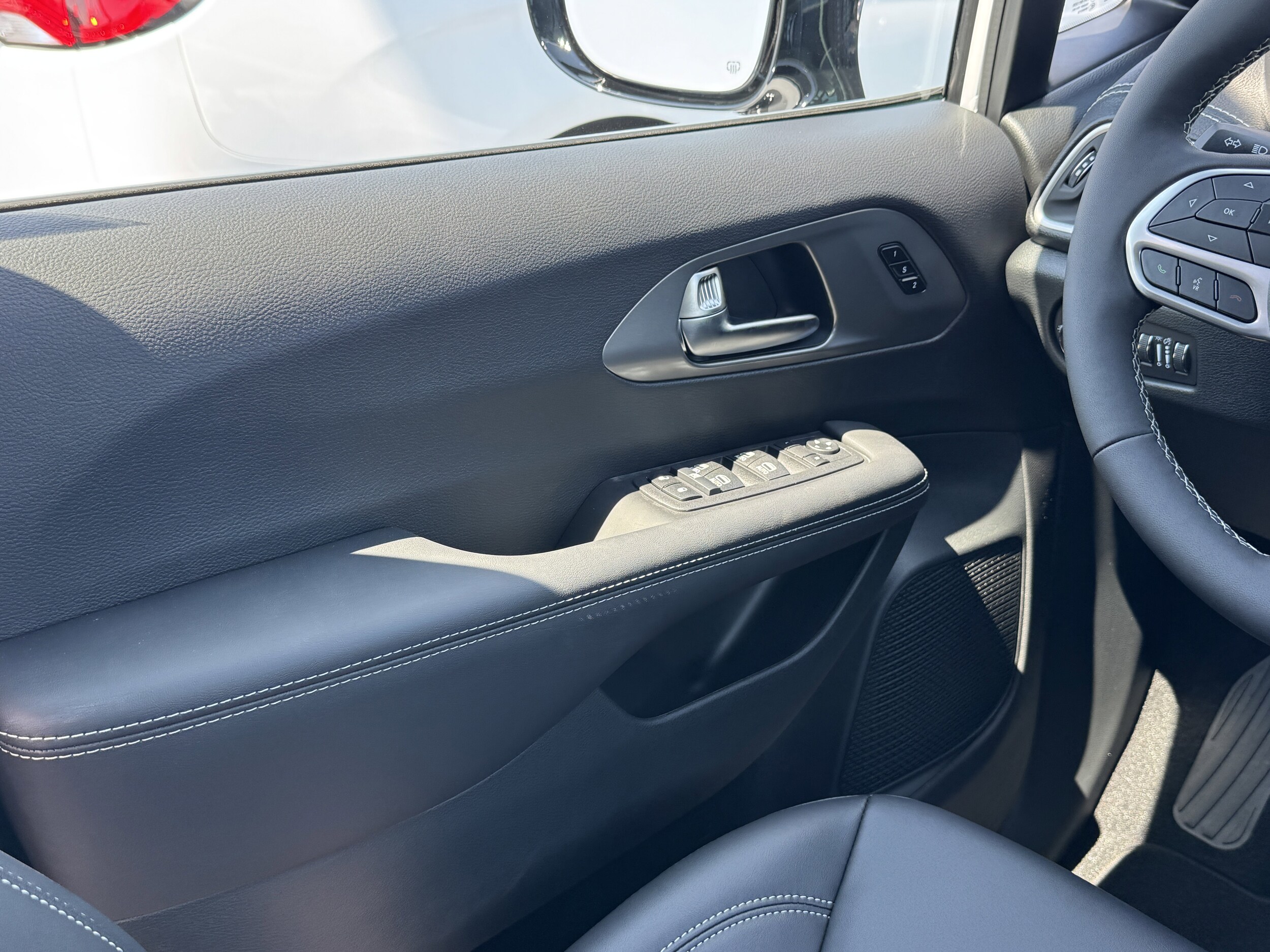 2026 Chrysler Pacifica Select - Photo 17