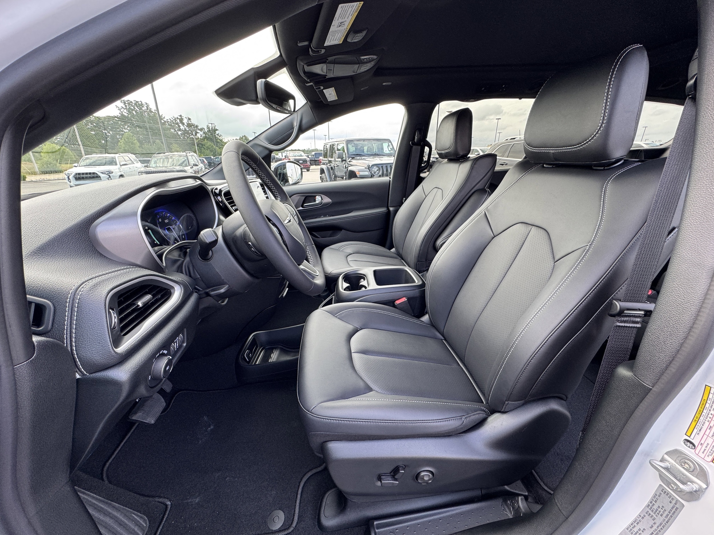 2026 Chrysler Pacifica Limited - Photo 11