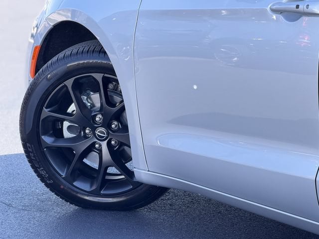 2026 Chrysler Pacifica Select - Photo 8