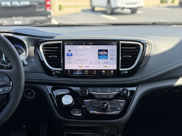 2026 Chrysler Pacifica Select - Photo 16