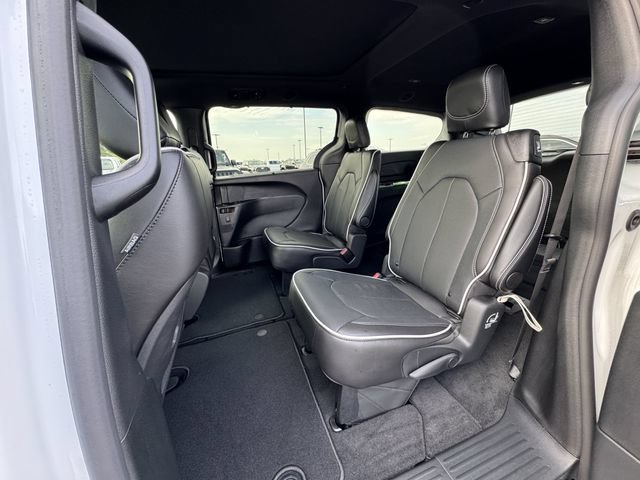 2026 Chrysler Pacifica Select - Photo 12
