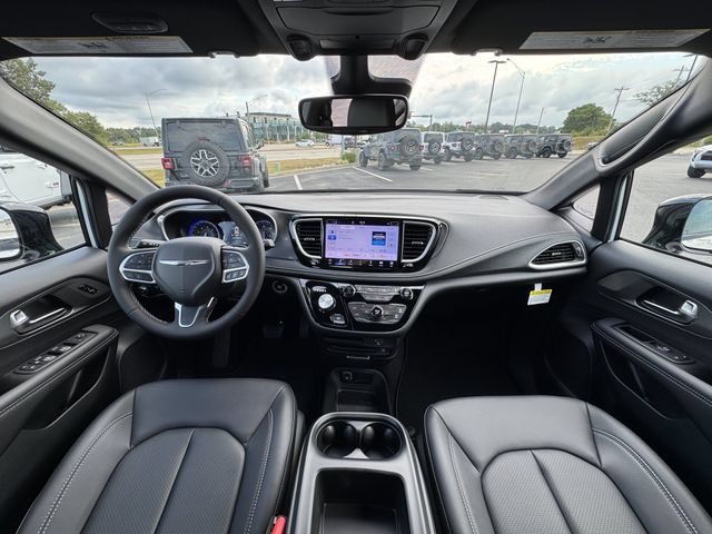 2026 Chrysler Pacifica Limited - Photo 14