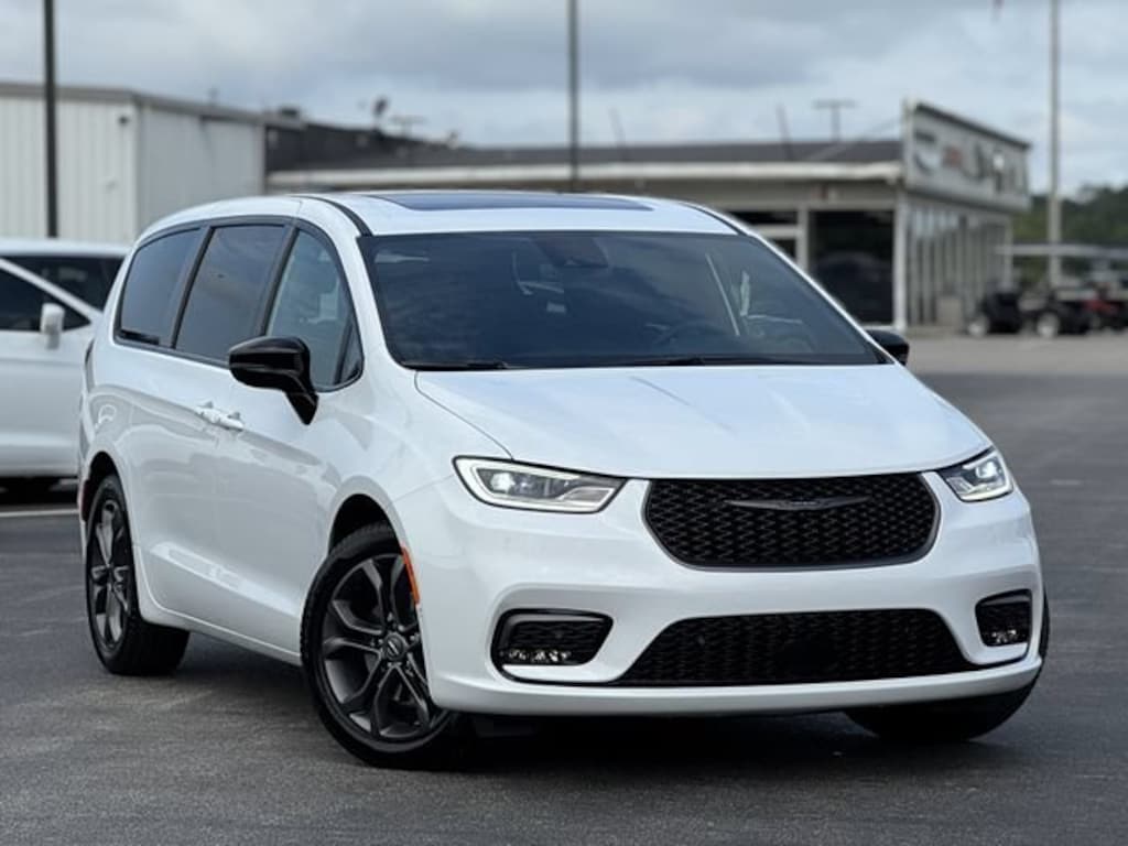 New 2026 Chrysler Pacifica Limited Passenger Van