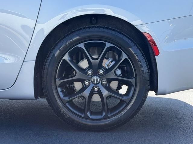 2026 Chrysler Pacifica Select - Photo 9