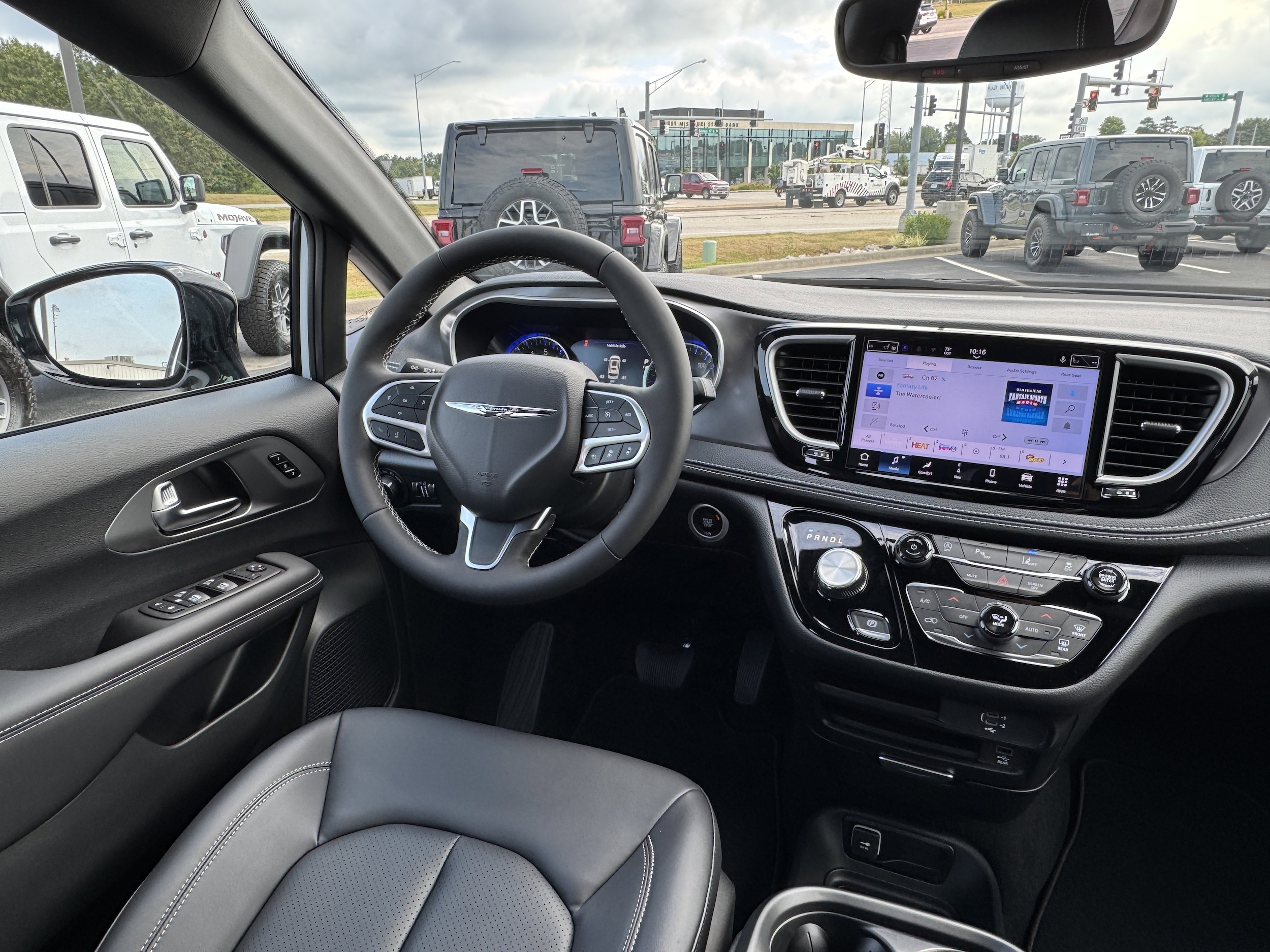 2026 Chrysler Pacifica Limited - Photo 18