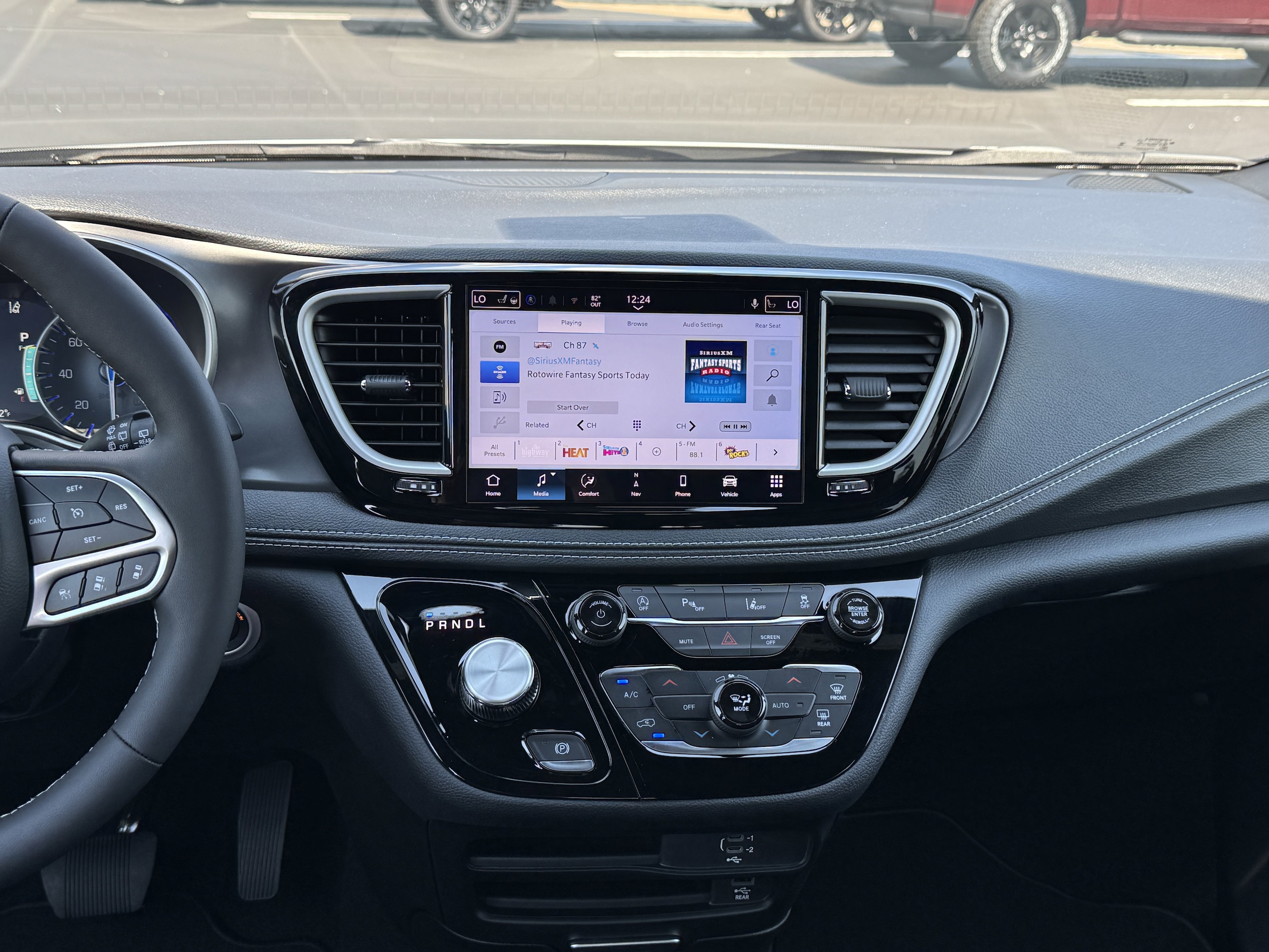 2026 Chrysler Pacifica Select - Photo 15