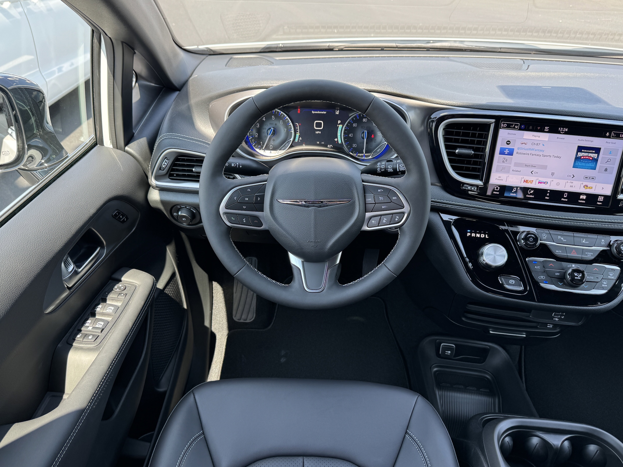 2026 Chrysler Pacifica Select - Photo 13