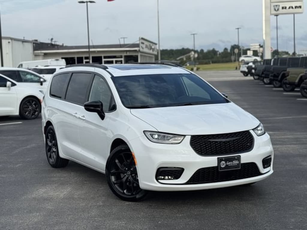 New 2026 Chrysler Pacifica Select Passenger Van