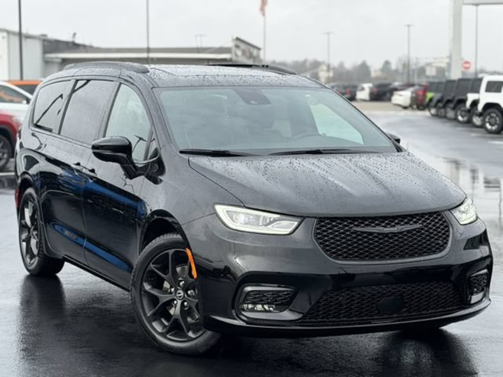 New 2026 Chrysler Pacifica Limited Passenger Van