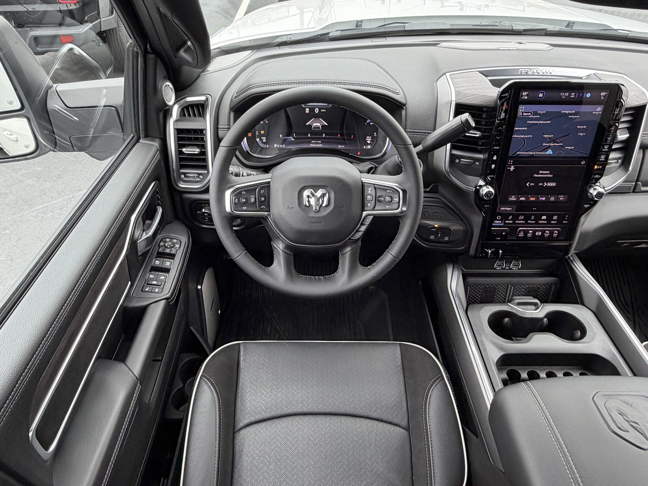 2026 RAM 3500 Laramie - Photo 13