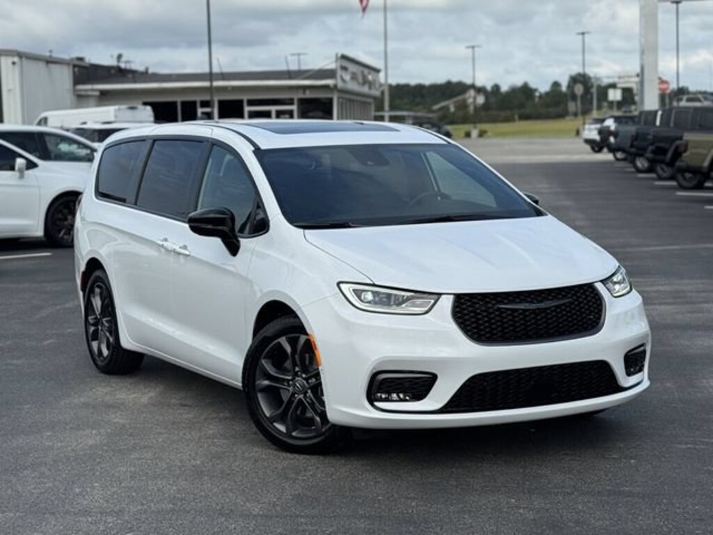New 2026 Chrysler Pacifica Limited Passenger Van