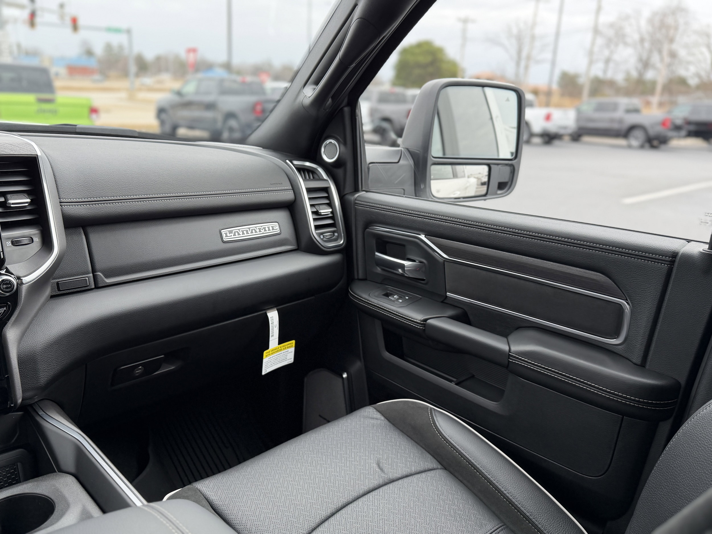 2026 RAM 3500 Laramie - Photo 17