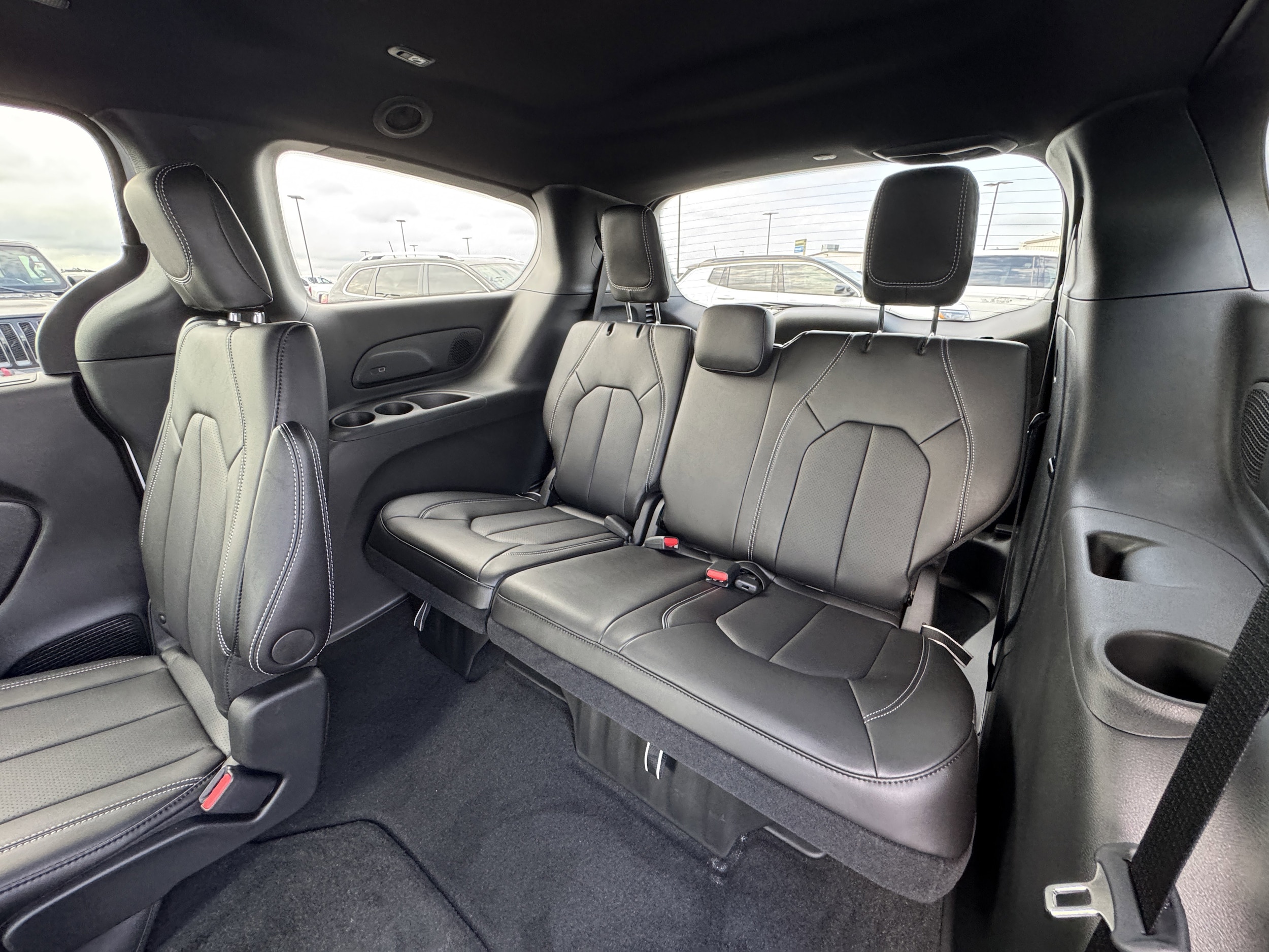 2026 Chrysler Pacifica Limited - Photo 13