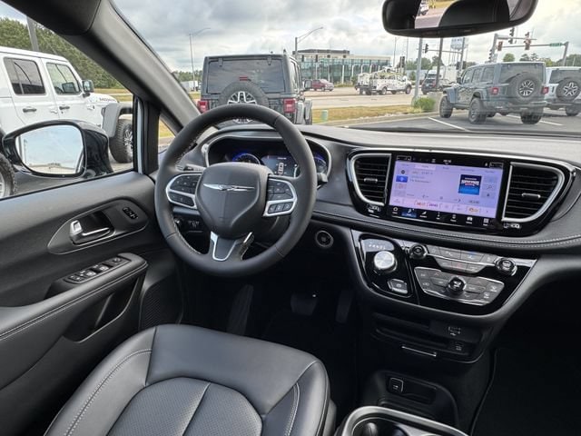 2026 Chrysler Pacifica Limited - Photo 18