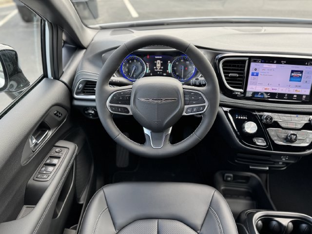 2026 Chrysler Pacifica Limited - Photo 15