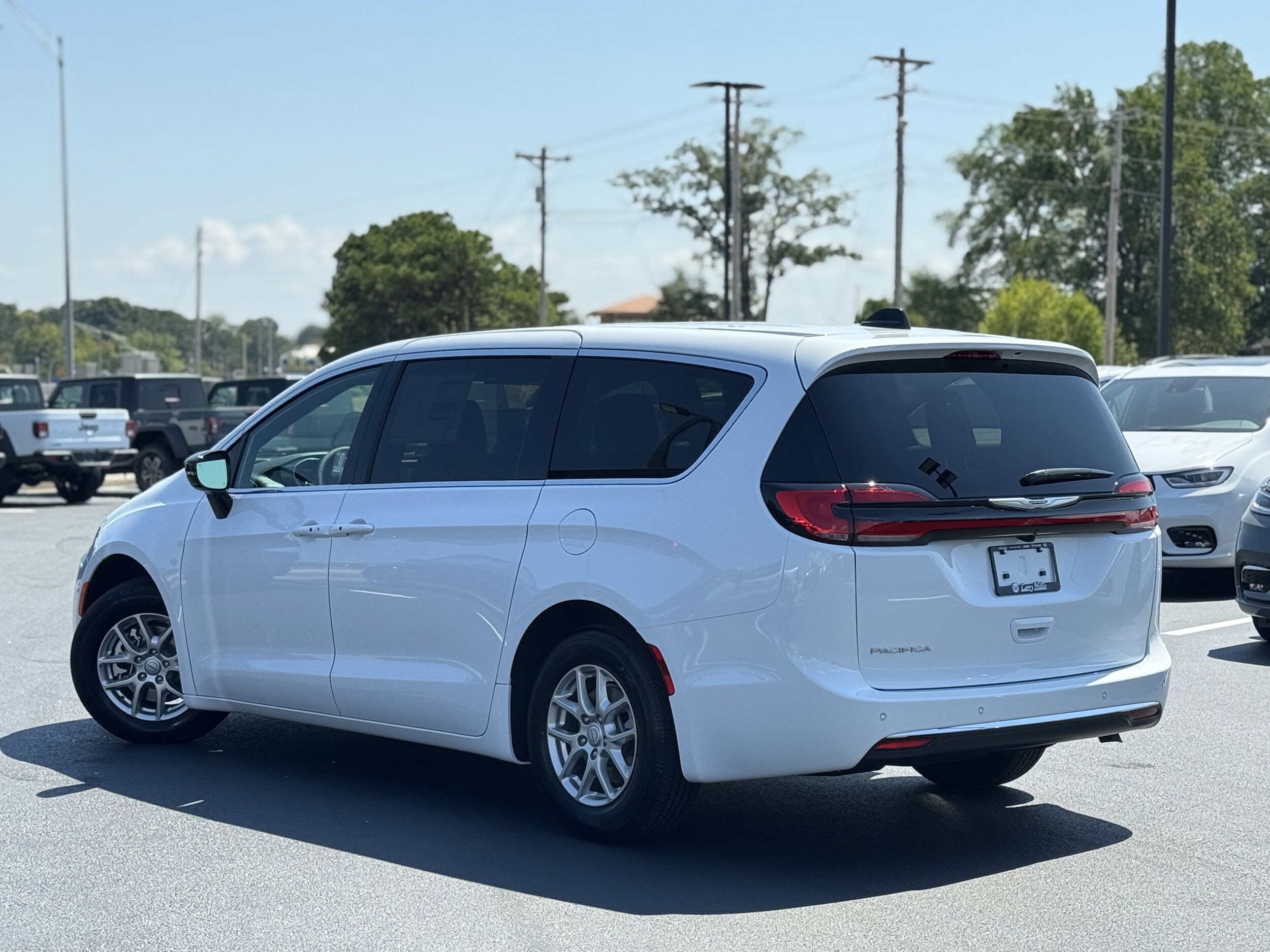 2026 Chrysler Pacifica Select - Photo 6