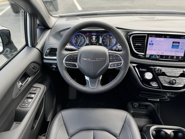 2026 Chrysler Pacifica Limited - Photo 15
