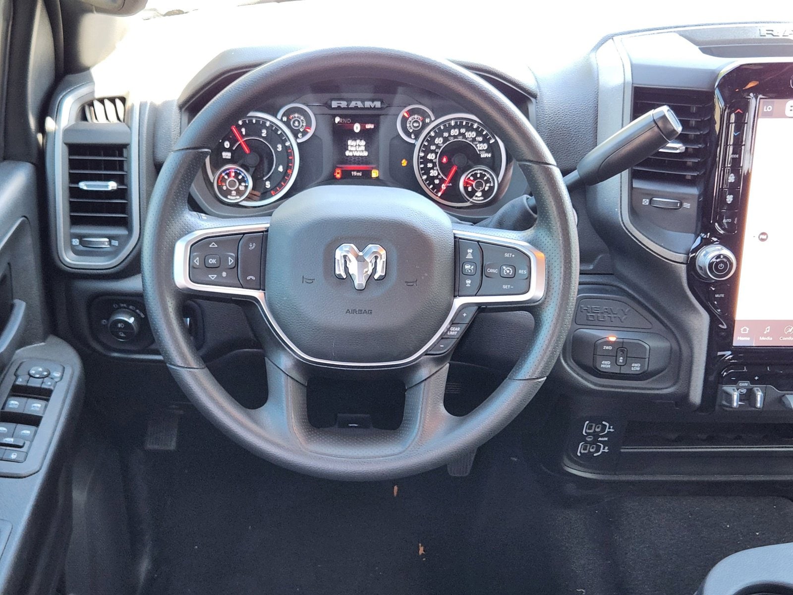 2025 RAM 2500 Tradesman - Photo 24