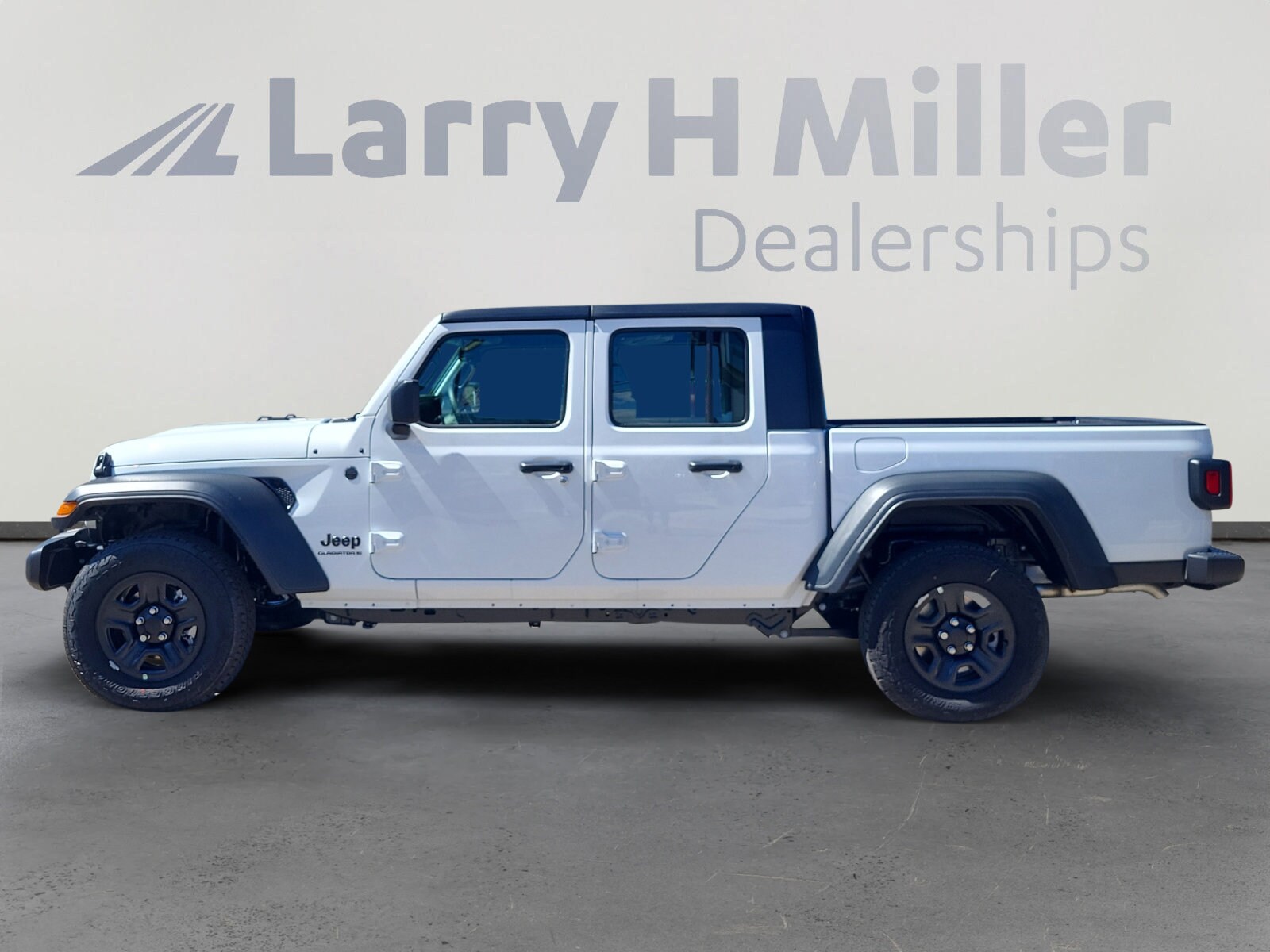 2025 Jeep Gladiator Sport photo 2