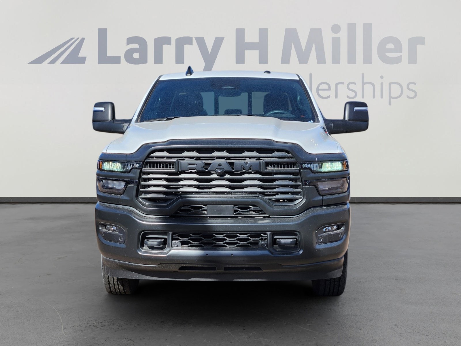 2025 RAM 2500 Tradesman - Photo 2