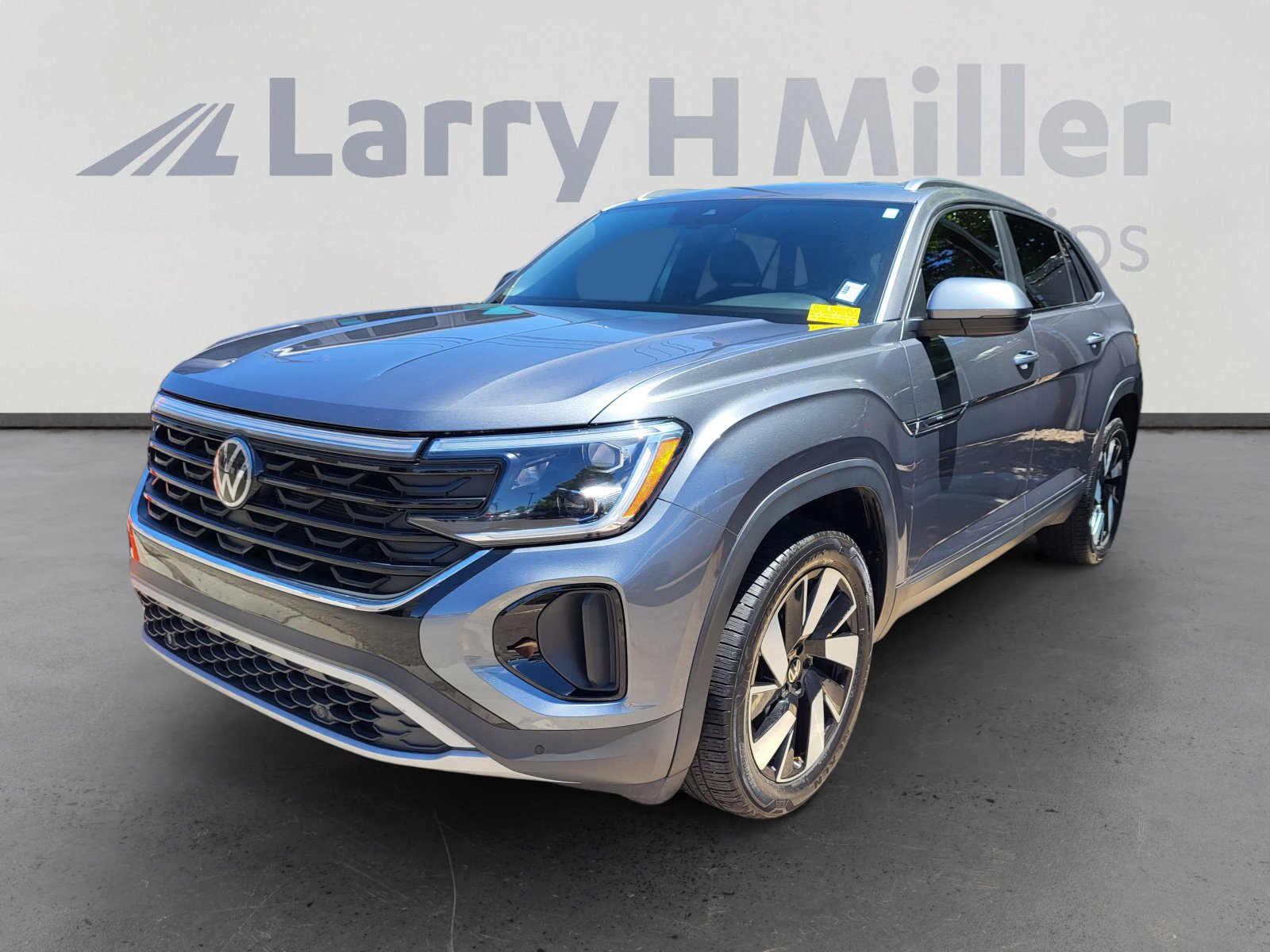 2024 Volkswagen Atlas Cross Sport 2.0T SE w/Tech 4MOTION's photo
