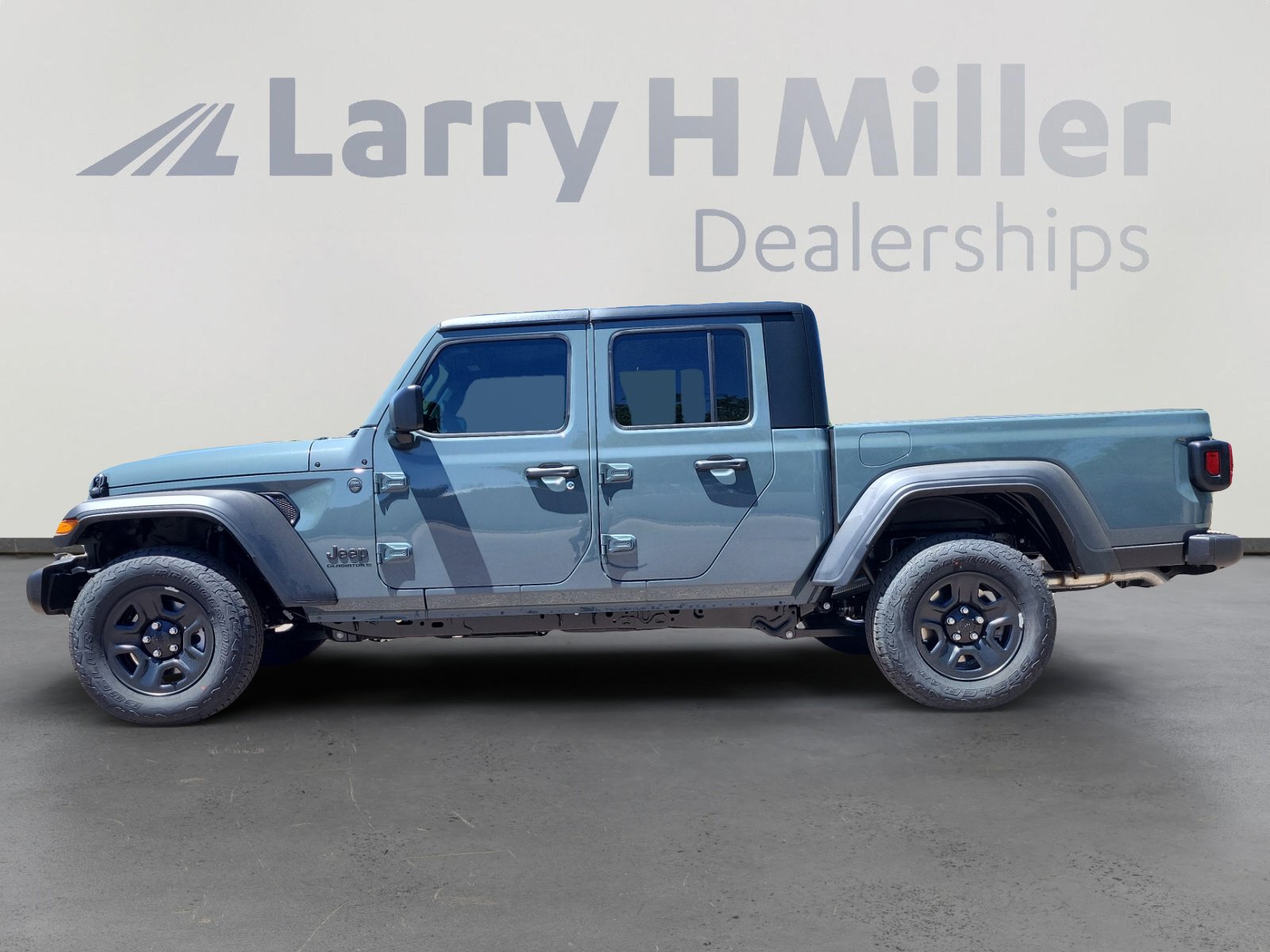 2025 Jeep Gladiator Sport photo 2