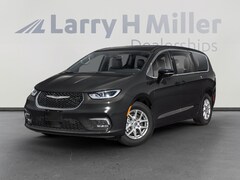 2026 Chrysler Pacifica Select Passenger Van